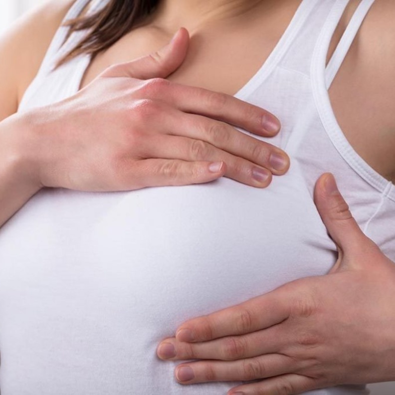 الطريقة الصحيحة للكشف الذاتي عن سرطان الثدي