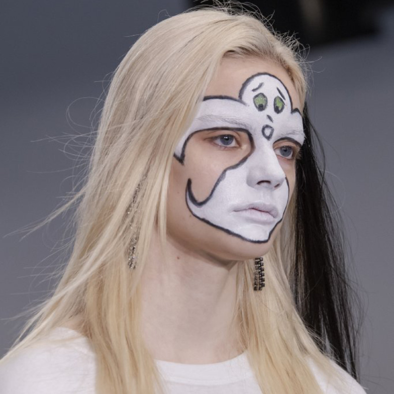  تطبيق رسمات مكياج غريبة مع البشرة البيضاء بمناسبة هالوين 2020