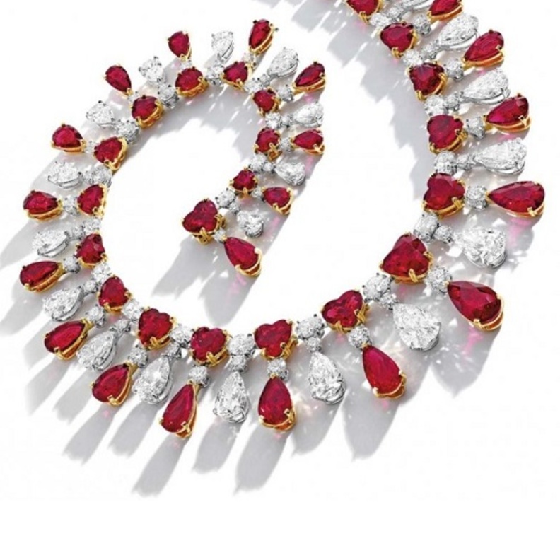 عقد The Crimson Garland بالياقوت الأحمر والألماس 