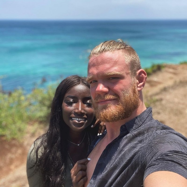 عبير سندر وزوجها