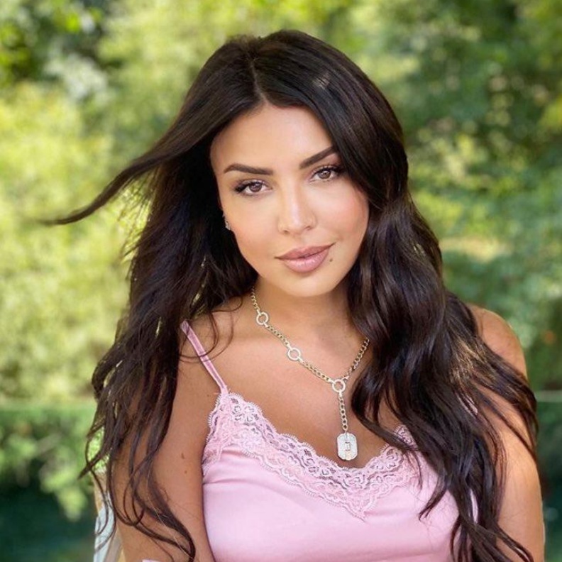  اجمل تسريحات شعر ويفي طويل من وحي اطلالات امل بوشوشة