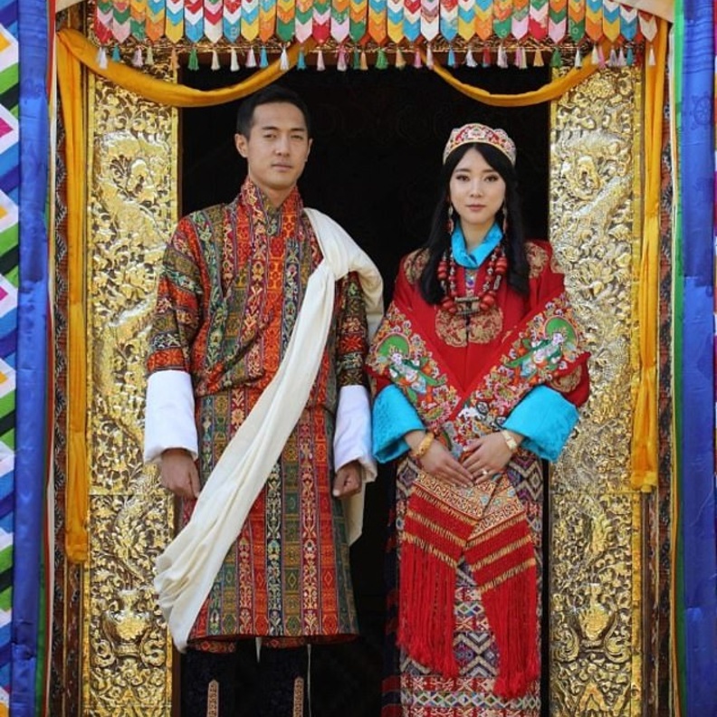 صورة العروسين الأميرة يوفيلما و عريسها داشو من حساب الملك جيغمي خيسار الذي اعلن عن خبر حفل الزفاف السري