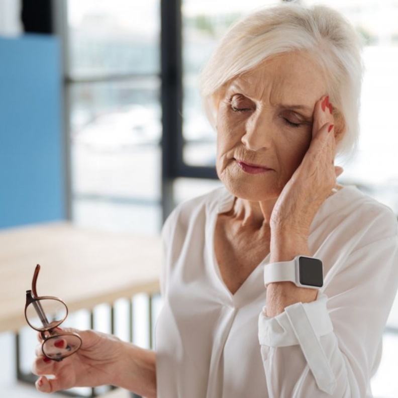  ماهي اسباب الصداع النصفي الايسر مع الم العين