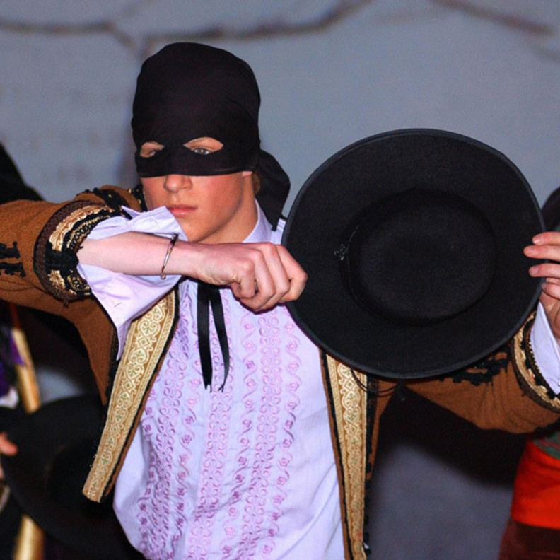 بمناسبة الهالوين.. أغرب الأزياء التنكرية لأفراد العائلات الملكية على مر السنين