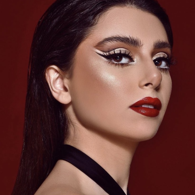 ماريتا الحلاني تفاجئ متابعيها بإطلالتها العصرية الحديثة