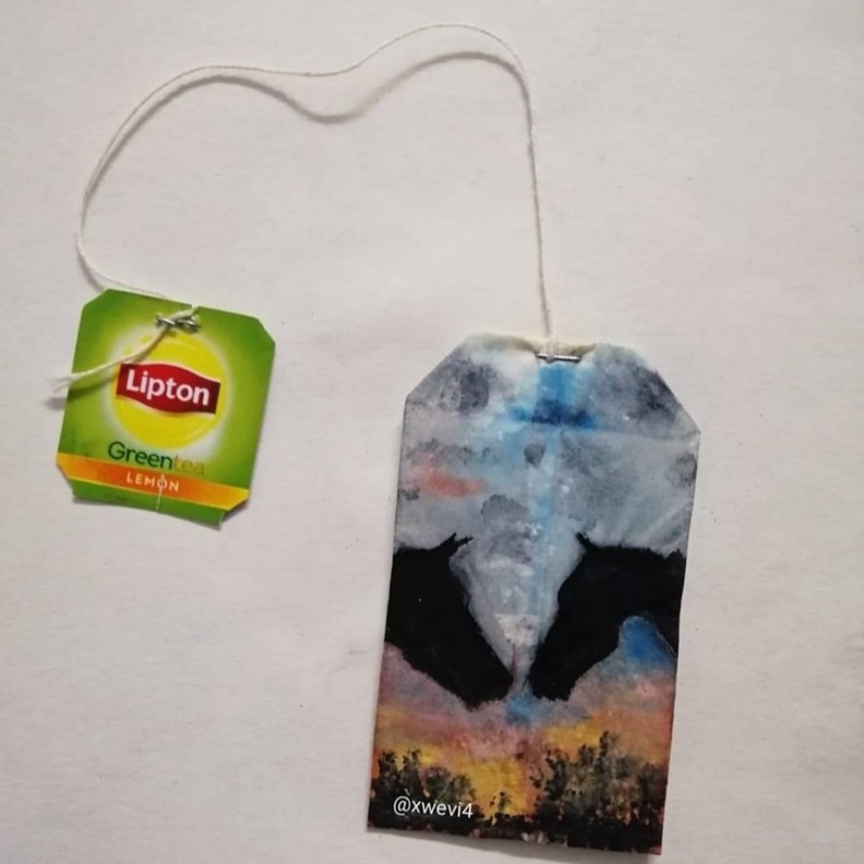 من لوحات الفنانة السعودية وفاء الروقي