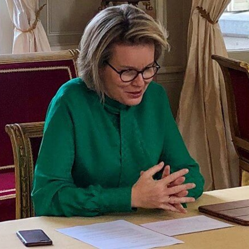 الملكة ماتيلد بإطلالة من كارولينا هيريرا