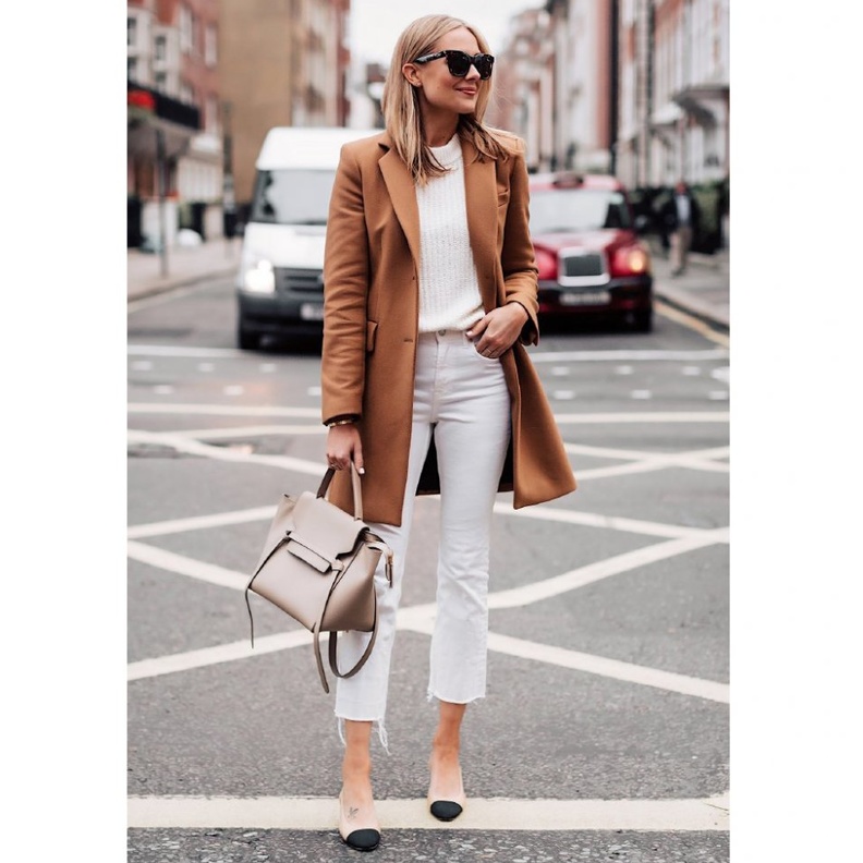 اعتمدي الجينز الابيض لاطلالة أنيقة للعمل