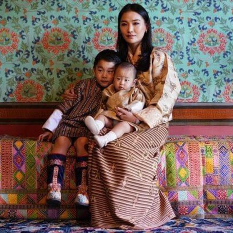 صور رسمية جديدة للعائلة المالكة في بوتان تضمنت صور لملك بوتان وزوجته