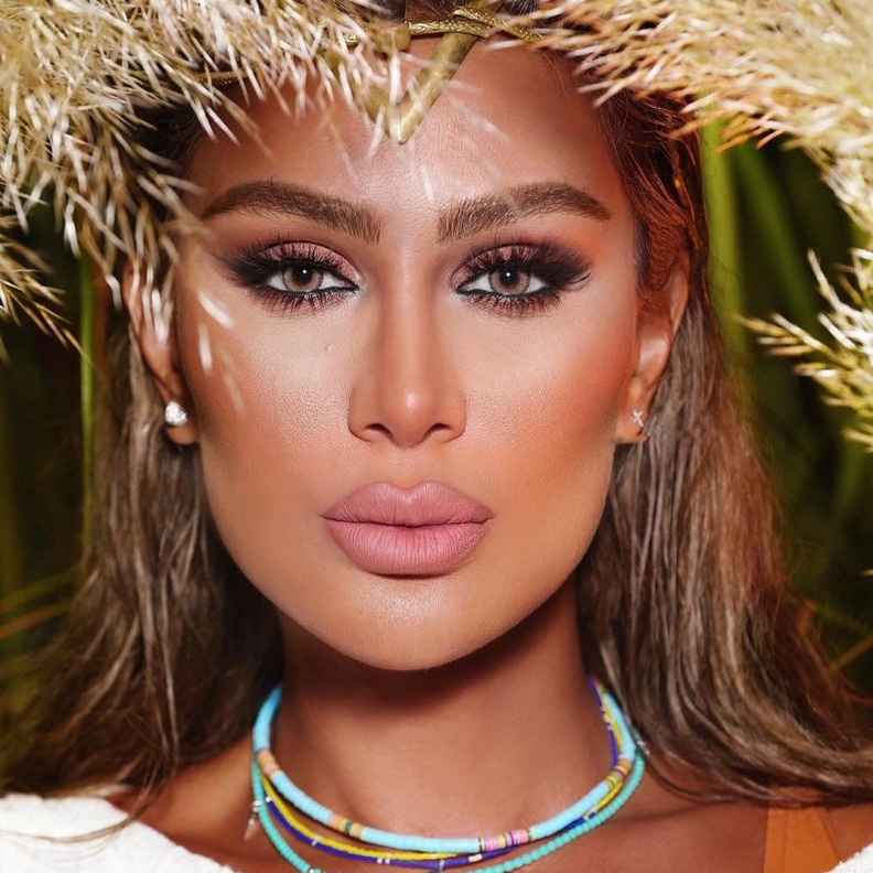  مكياج عروس مميز وبرونزي براق من وحي اطلالات مايا دياب