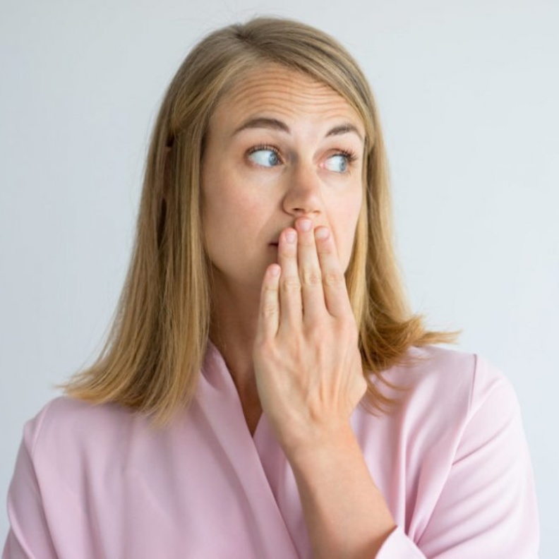  أسباب حموضة الفم وعلاجها