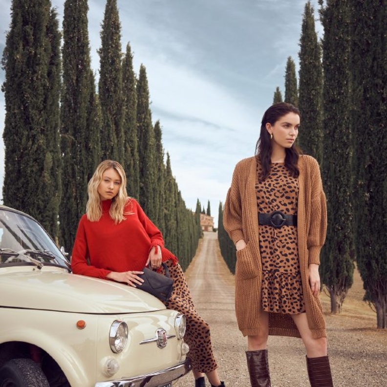 ادخلي البهجة إلى قلبك مع الألوان الشتوية الزاهية من إميليا رومانيا