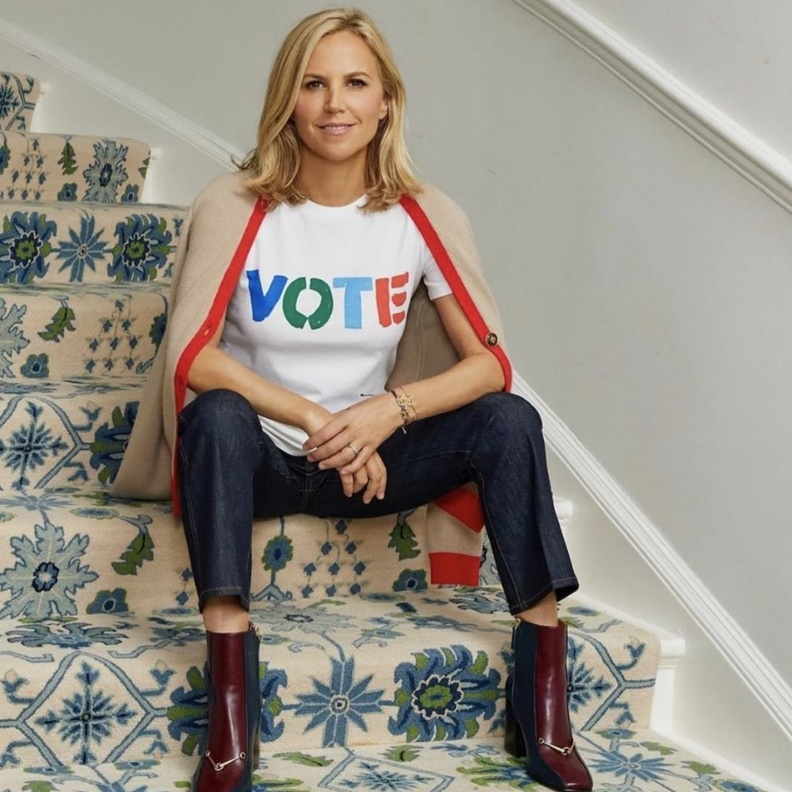  مصممة الازياء توري بورتش تشجع على التصويت من خلال حسابها الخاص على انستقرام
