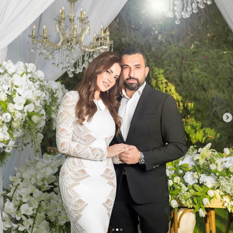 لقطة لدرة زروق مع عريسها