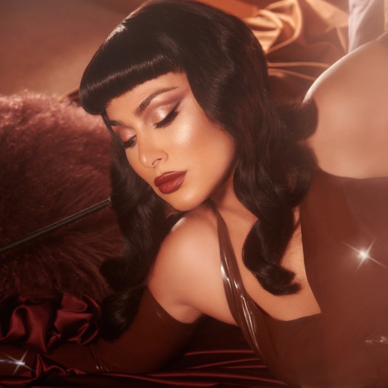 هدي بيوتي تطرح مجموعة جذابة من ظلال العيون بألوان النيود