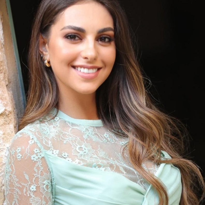 فاليري أبو شقرا  تتخلى عن شعرها الطويل