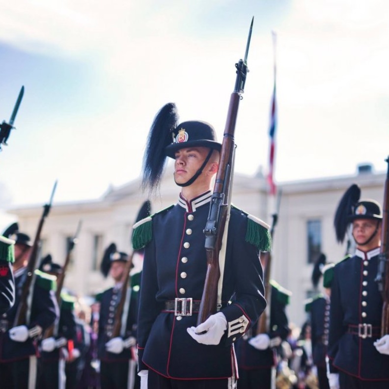 عدوى كورونا تطال حراس ملك النرويج