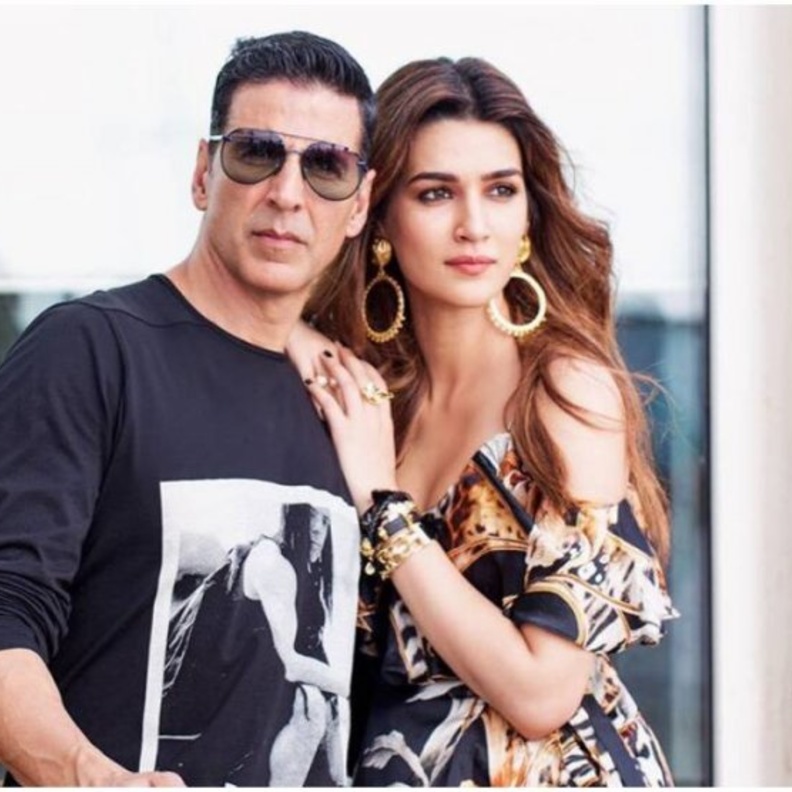 أكشاي كومار وكريتي سانون