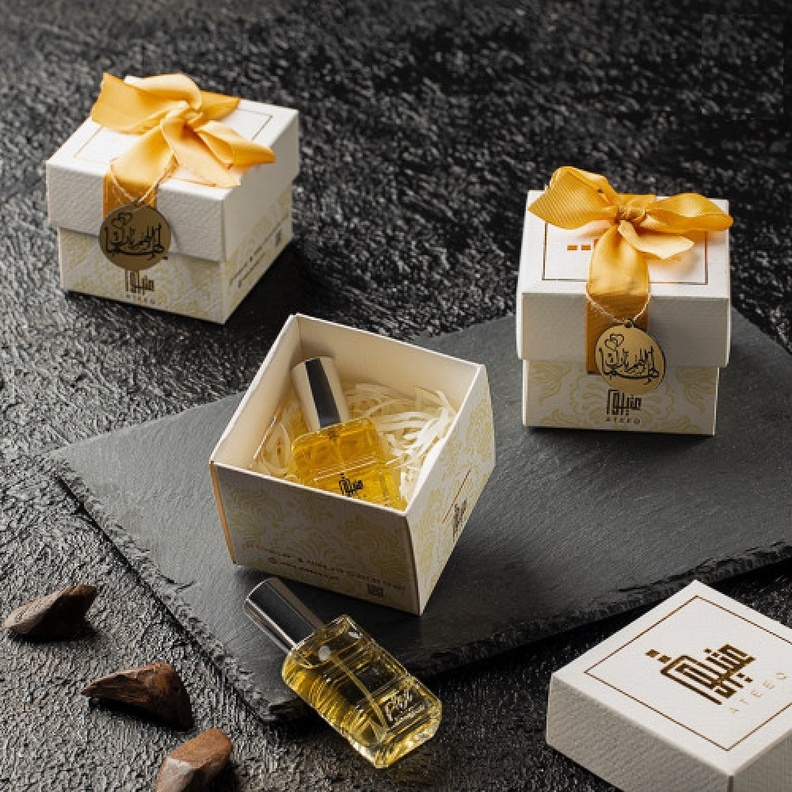  وزعي عطر العود الفاخر