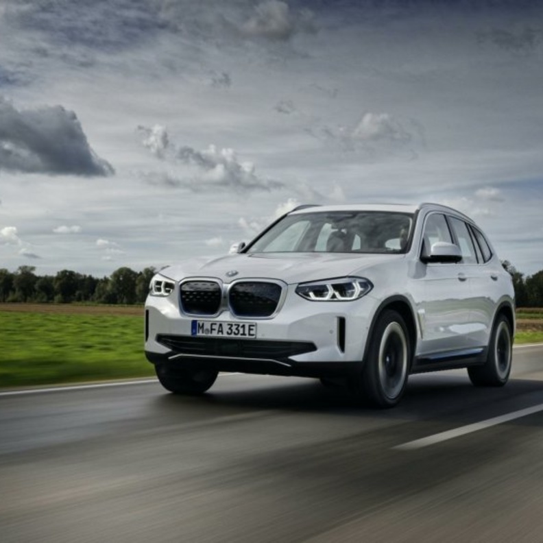 بي إم دبليو تطرح سيارتها iX3