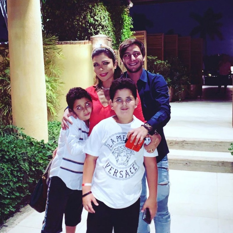 أصالة وابنائه