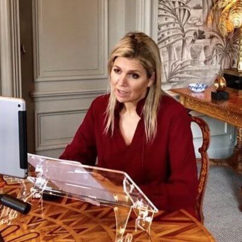 الملكة ماكسيما تلقي كلمة في محاضرة في أمستردام