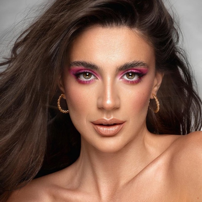 مكياج العيون الوردي صيحة اعتمدتها بيرلا حلو