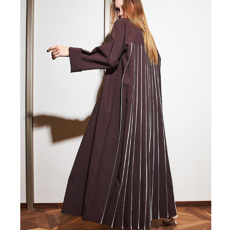 احدث موديلات عبايات خليجية باللون البني لاطلالة خريفية راقية !