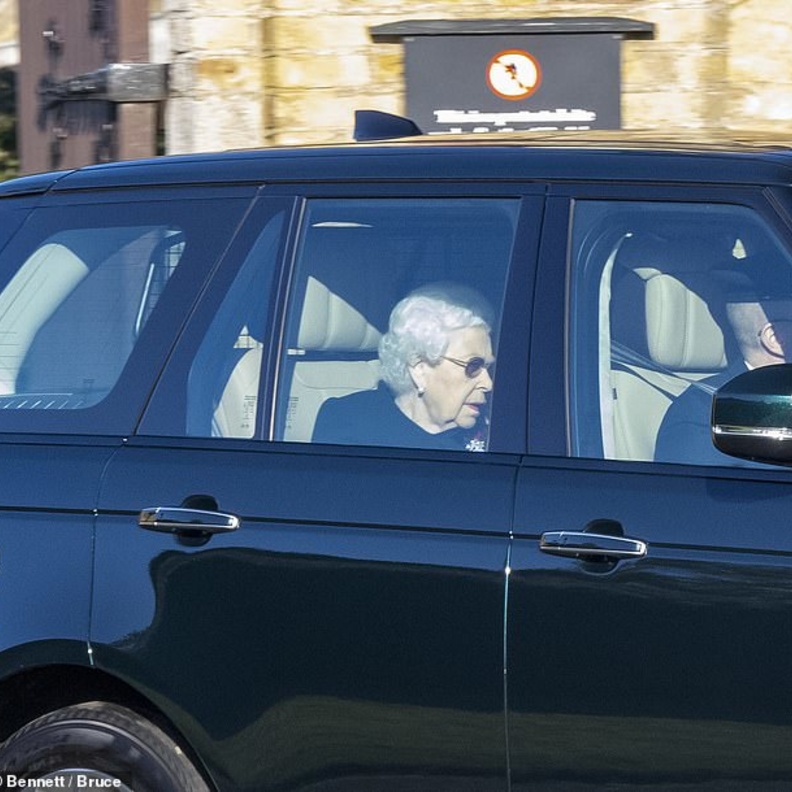 ملكة بريطانيا علقت في زحام مروري أثناء عودتها إلى وندسور بسبب الإغلاق