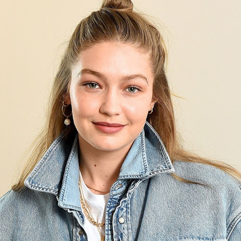 جيجي حديد تنشر صورة لـ طفلتها