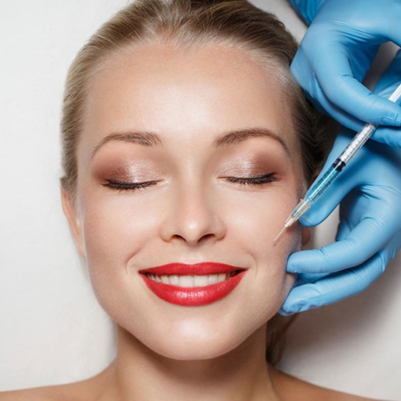 عملية نفخ الخدود بالكولاجين فعالة جداً للبشرة