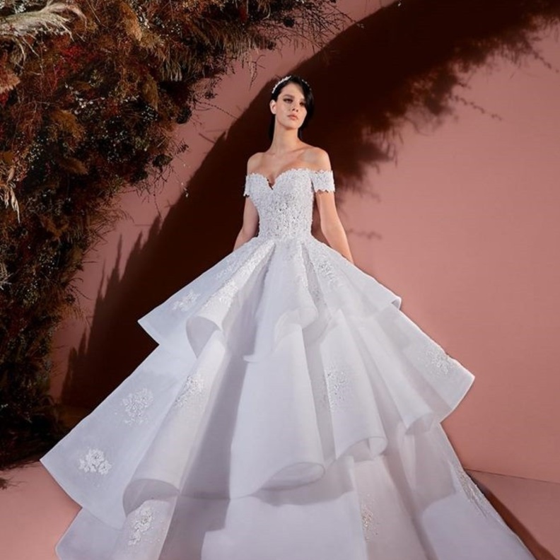 شراء فستان زفاف من نجا سعادة