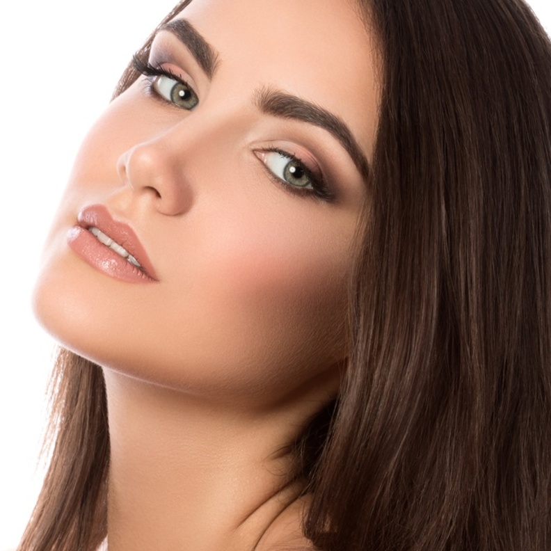 كبش القرنفل يساعد على الحصول على حواجب عريضة