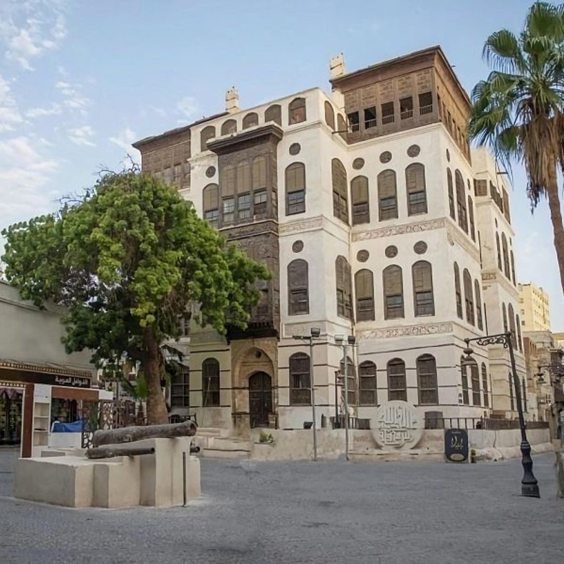 بيت نصيف معلم تاريخي بارز وقصص لا تنسى