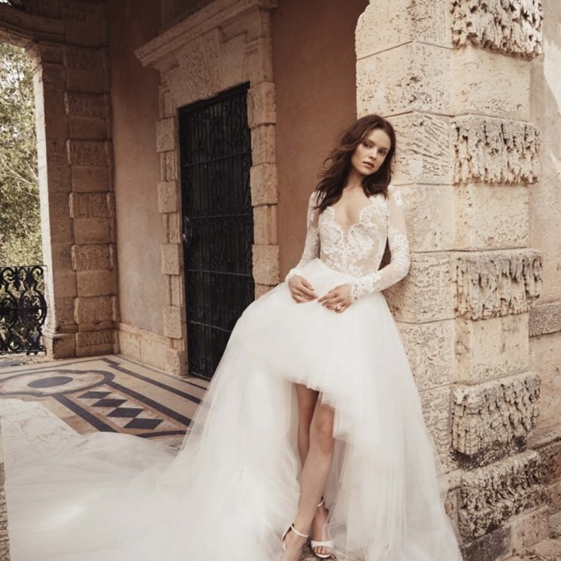  حفلات الزفاف المنزلية بفستان من monique lhuillier