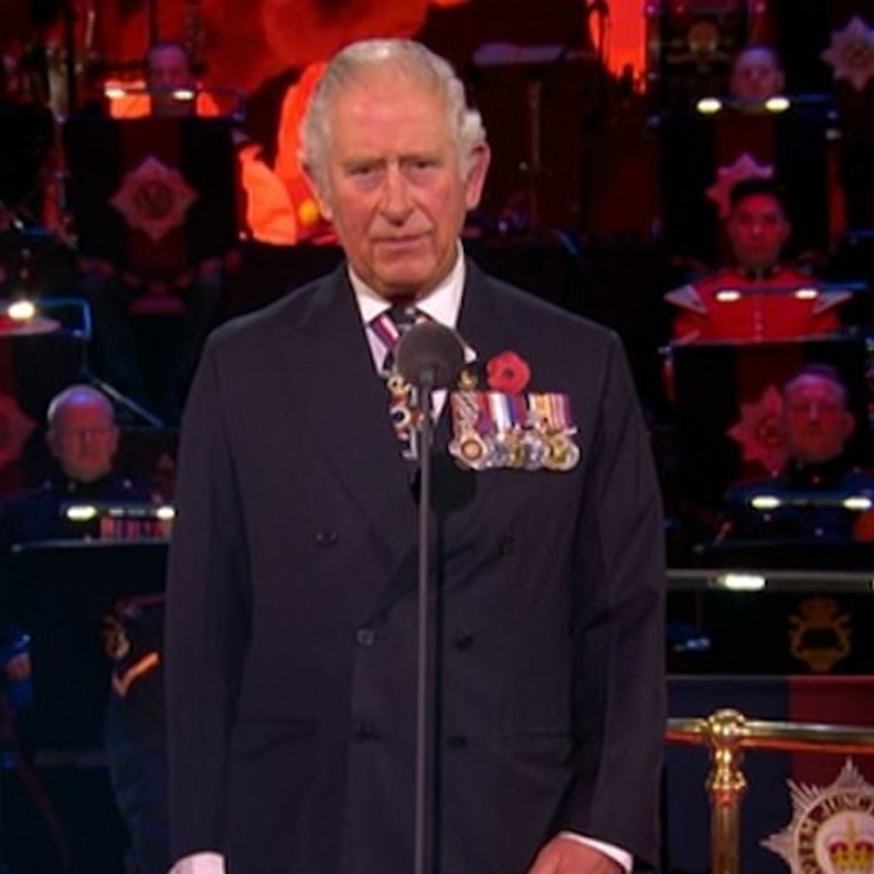 الأمير تشارلز يلقي كلمة مؤثرة في حفل يوم الذكرى في قاعة ألبرت