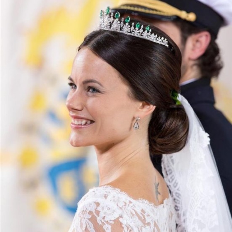 أجمل تيجان سيدات العائلات الملكية المرصعة بالأحجار الكريمة