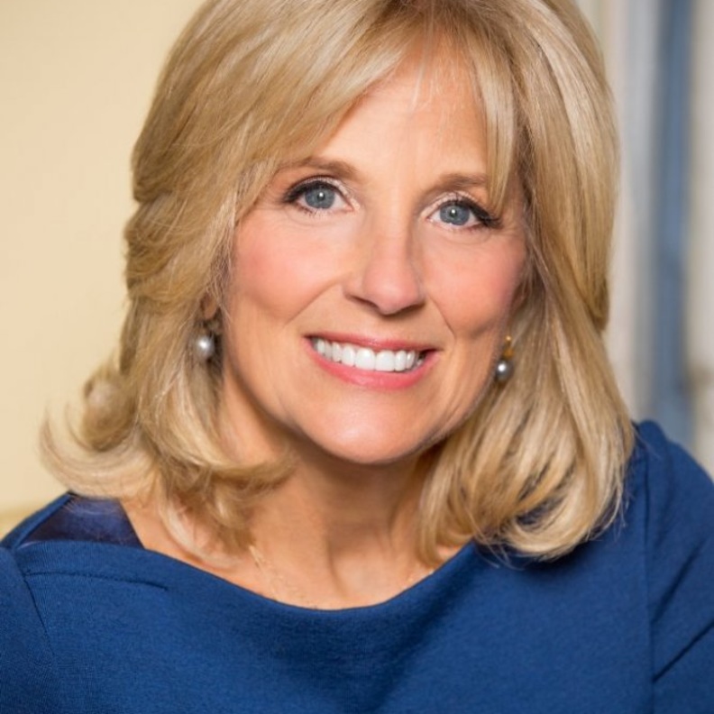  رسمات مكياج ناعم مع الايلاينر من وحي اطلالات سيدة الولايات المتحدة الجديدة