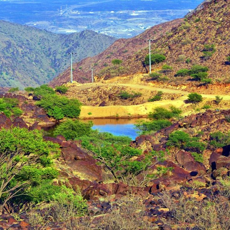 المناظر الخلابة تحيط بجبل شَمَنْصِير "الصورة من وكالة الأنباء السعودية"