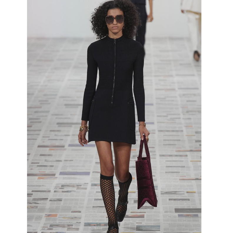  افكار لتنسيق الجوارب بأسلوب الشبك من دار Christian Dior