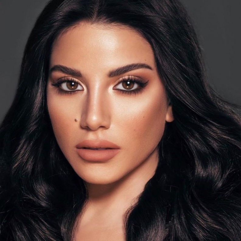 مكياج ترابي سموكي من وحي سينتيا صموئيل