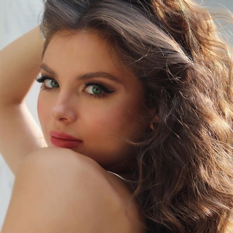 مكياج ناعم بأسلوب مايا رعيدي