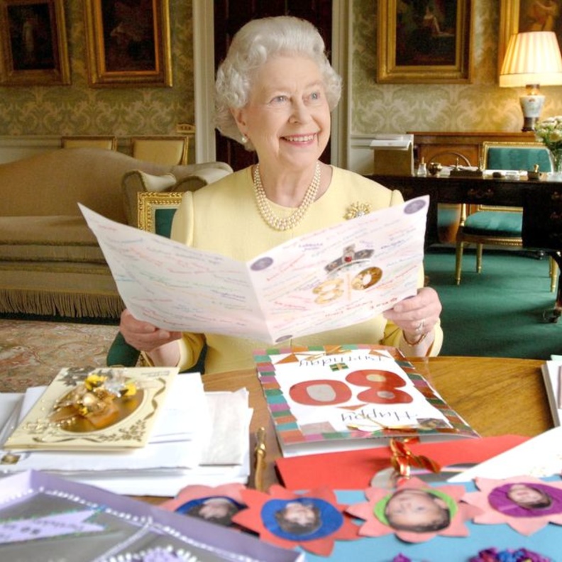 5 كتب عن إليزابيث الثانية‎ ‎ملكة بريطانيا