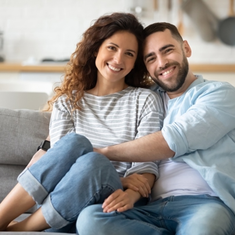 9 أشياء تدل على إخلاص الزوج لزوجته