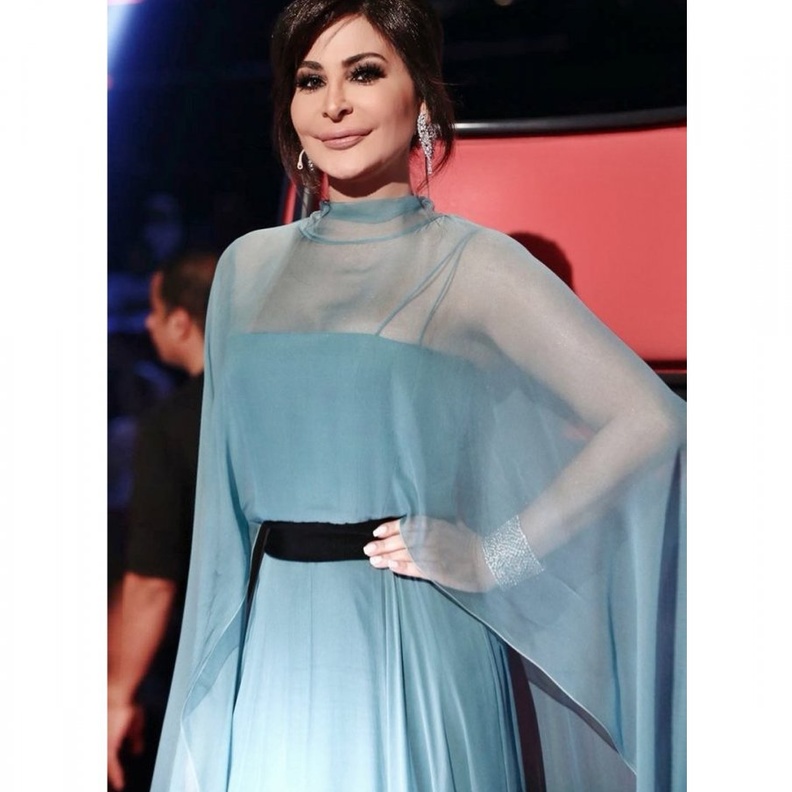  اطلالة أنيقة من Alberta Ferretti