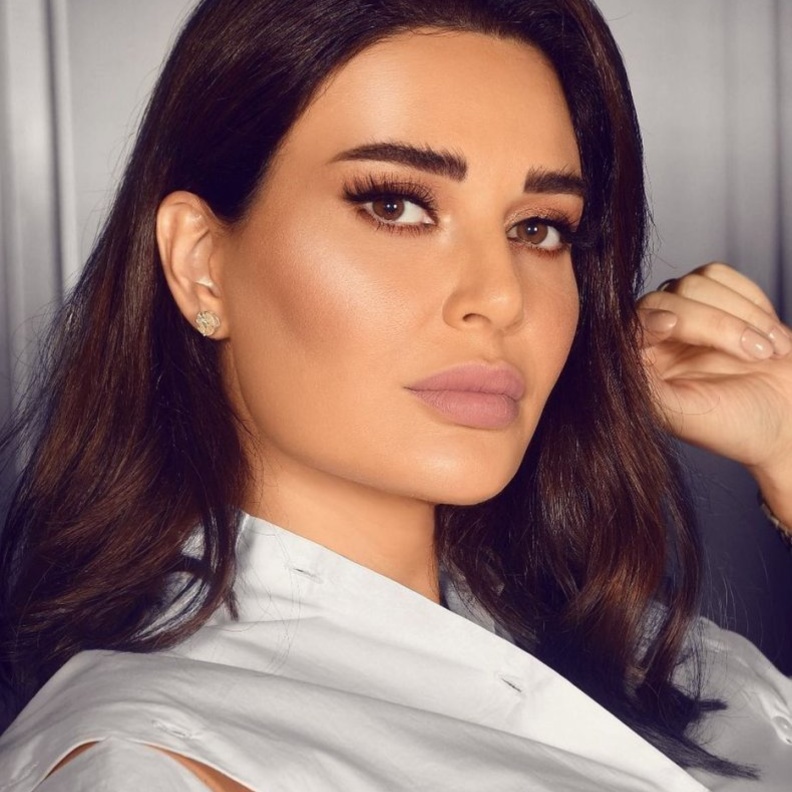 احدث تسريحات شعر ومكياج النجمات هذا الأسبوع