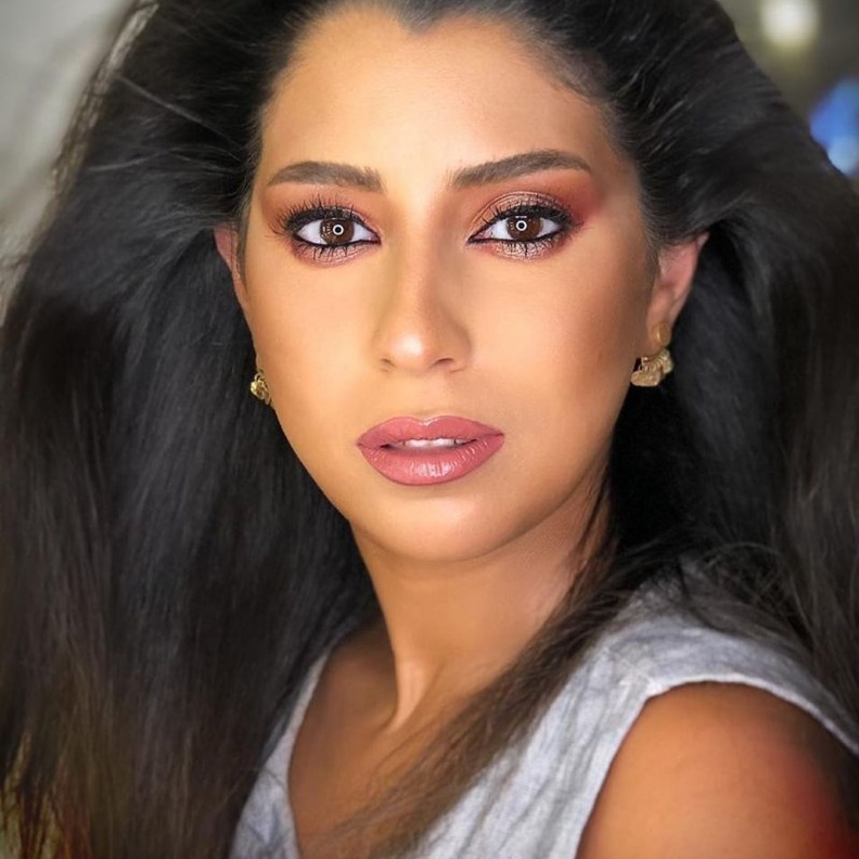 طريقة عمل مكياج نهاري بسيط على طريقة ايتن عامر