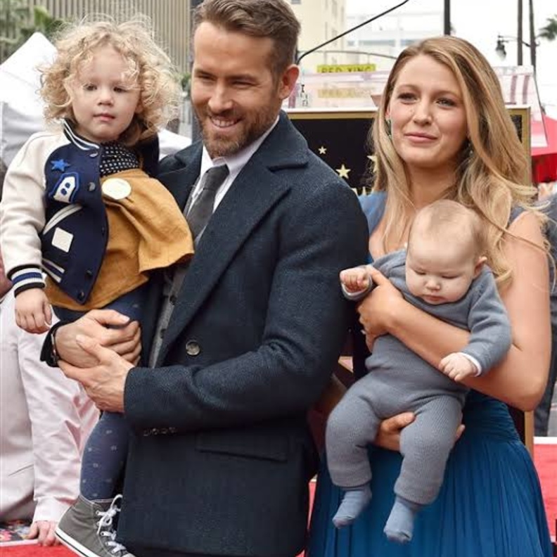 ريان رينولدز و بليك ليفلي وبناتهما