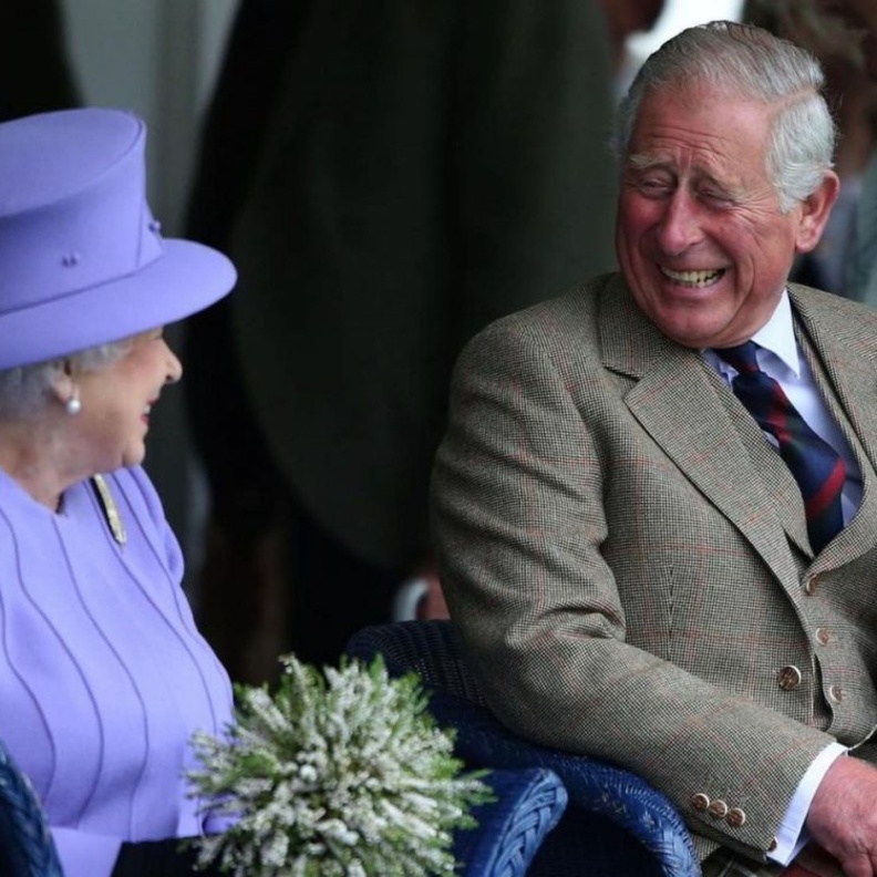 الأمير تشارلز ووالدته الملكة إليزابيث الثانية