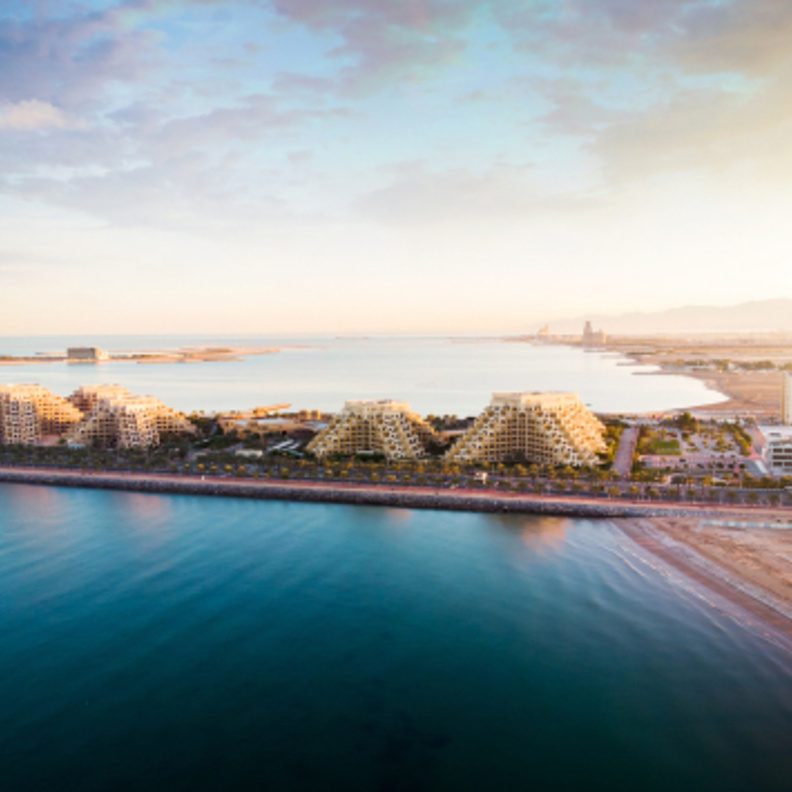 4 جزر صناعية ساحرة ترسم البهجة على وجوه الزوار